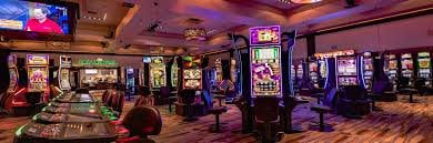 Dealer langsung profesional di live casino rajapaito memberikan pengalaman nyata